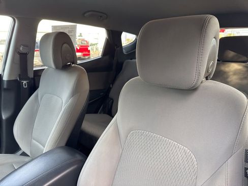 Used 2018 Hyundai Santa Fe Sport image 11