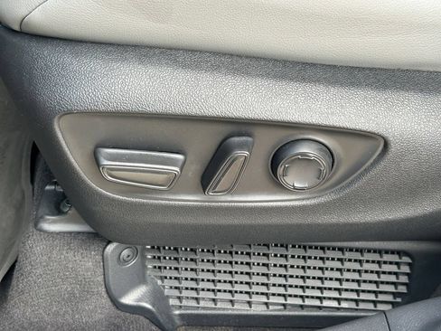 Used 2024 Toyota Sienna XLE FWD image 25