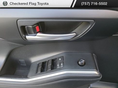 Used 2023 Toyota Highlander XLE image 22