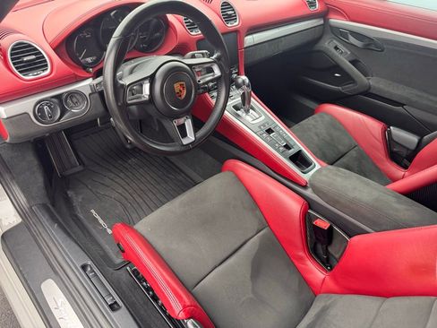 Used 2021 Porsche 718 Boxster Spyder image 2