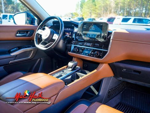 Used 2023 Nissan Pathfinder Platinum w/ Cargo Package image 13