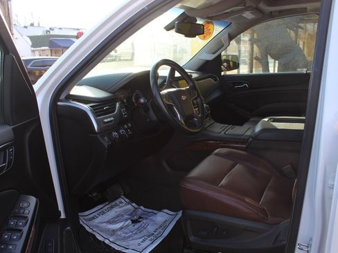 Used 2019 Chevrolet Suburban Premier w/ Premier Plus Edition image 14