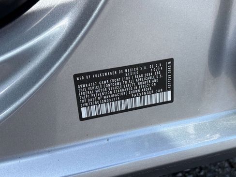 Used 2025 Volkswagen Jetta SE image 25