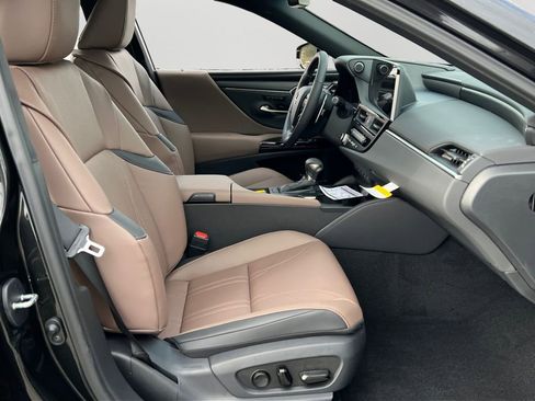 New 2025 Lexus ES 350 Ultra Luxury image 5