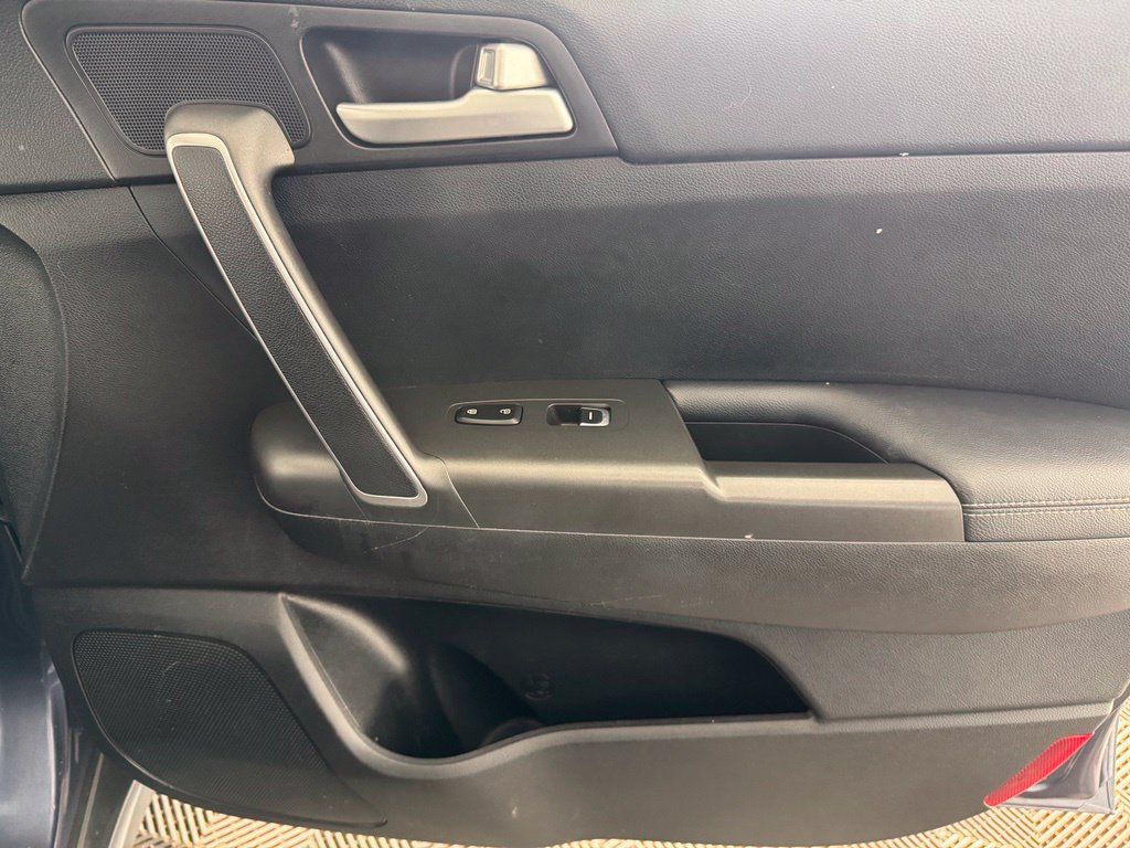 Used 2020 Kia Sportage LX FWD image 19