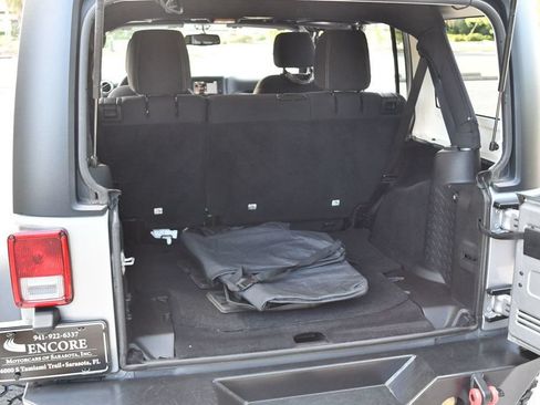 Used 2016 Jeep Wrangler Unlimited Rubicon w/ Connectivity Group AWD/4WD image 45