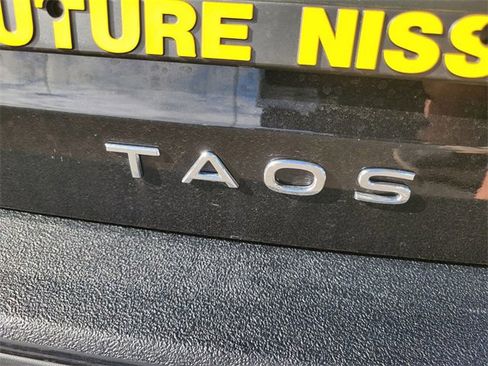 Used 2024 Volkswagen Taos SE image 10