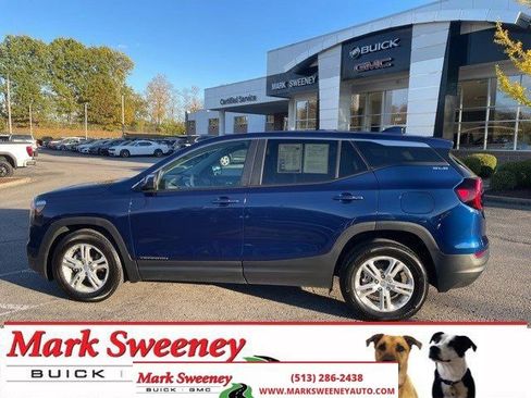 Used 2023 GMC Terrain SLE image 1