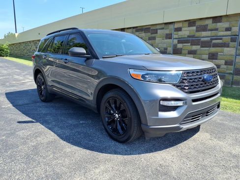 Used 2021 Ford Explorer XLT w/ Equipment Group 202A AWD/4WD image 2