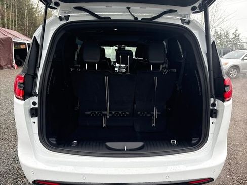 New 2026 Chrysler Pacifica Limited image 13