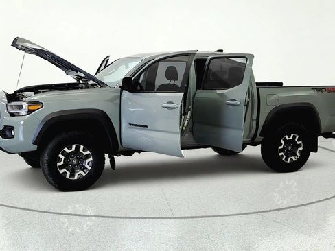 Used 2023 Toyota Tacoma TRD Off-Road AWD/4WD image 9
