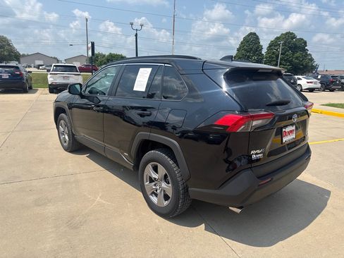Used 2023 Toyota RAV4 LE AWD/4WD image 3