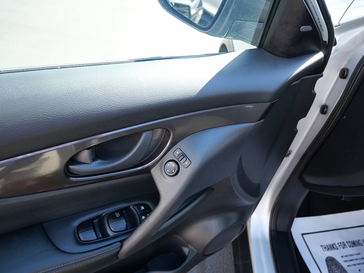 Used 2019 Nissan Rogue S AWD/4WD image 15