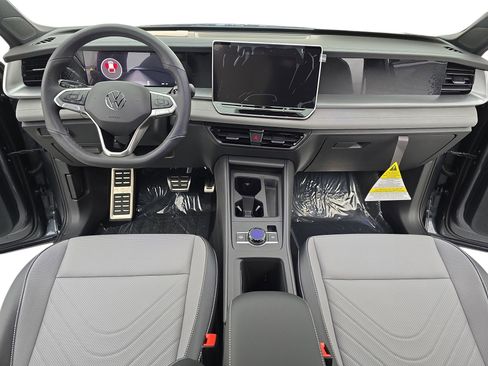 New 2026 Volkswagen Tiguan SE R-Line FWD image 9