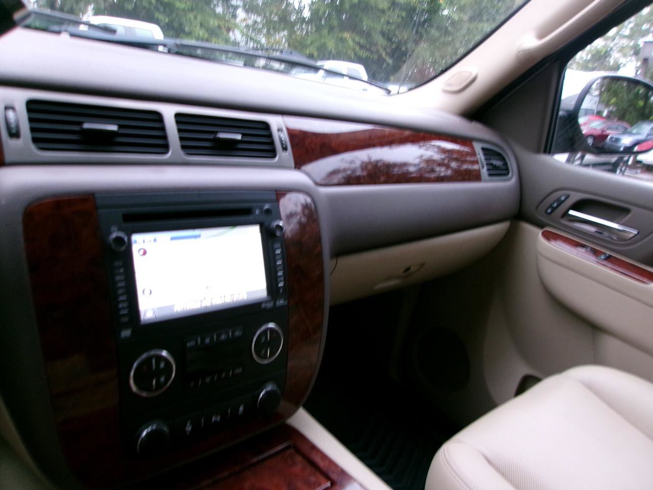 Used 2013 Chevrolet Avalanche LTZ AWD/4WD image 16