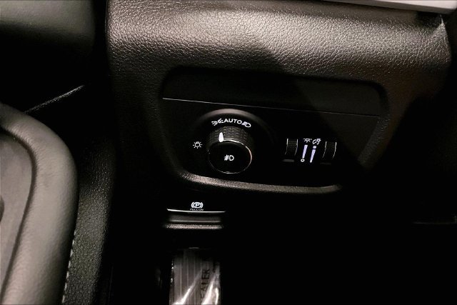 Used 2024 Jeep Grand Cherokee L Limited w/ Black Appearance Package AWD/4WD image 38