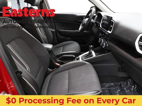 Used 2023 Hyundai Venue Limited FWD image 25