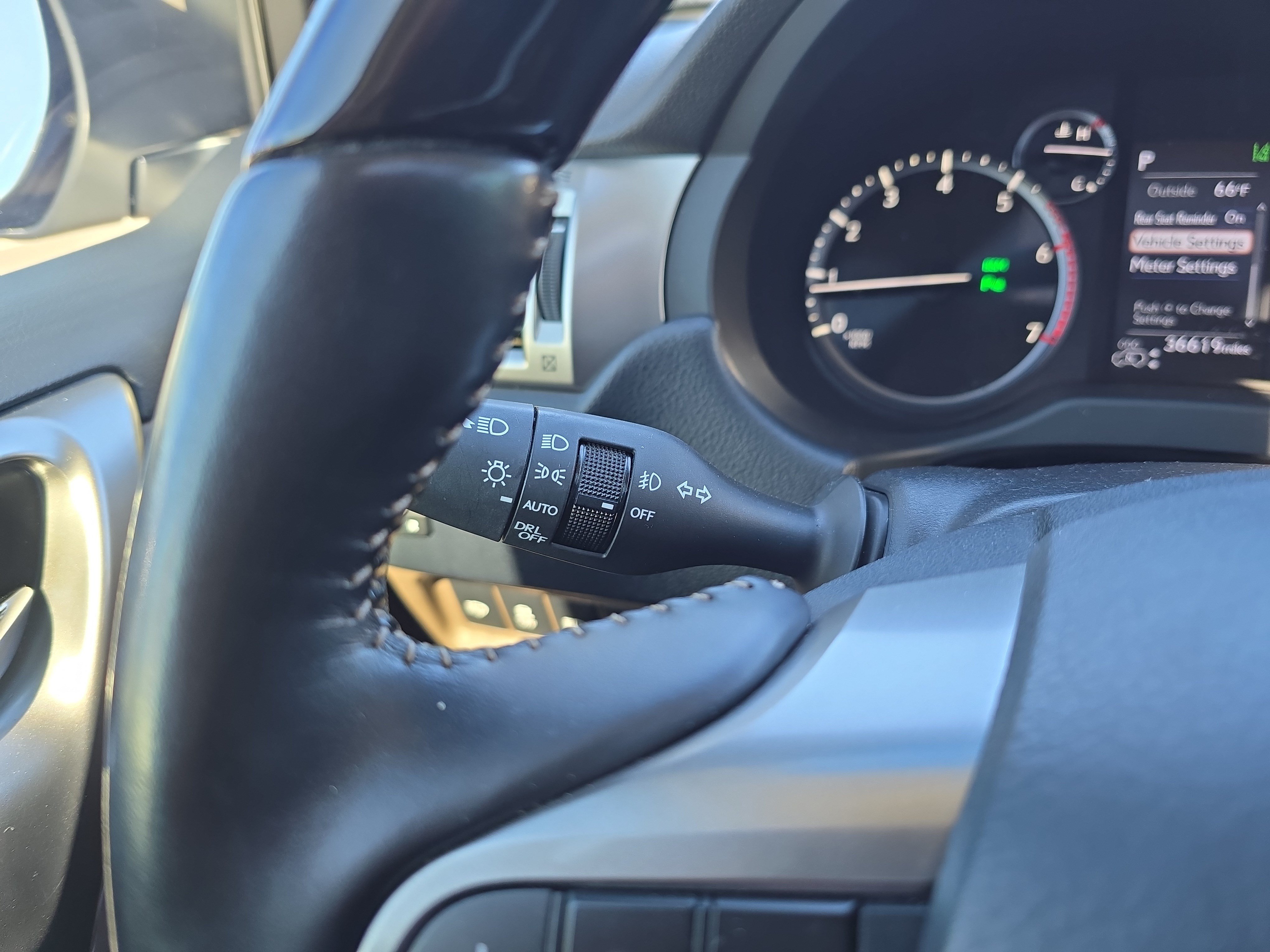 Used 2022 Lexus GX 460 Luxury w/ Off Road Package AWD/4WD image 26