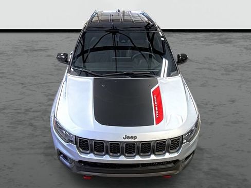 Used 2025 Jeep Compass Trailhawk AWD/4WD image 6