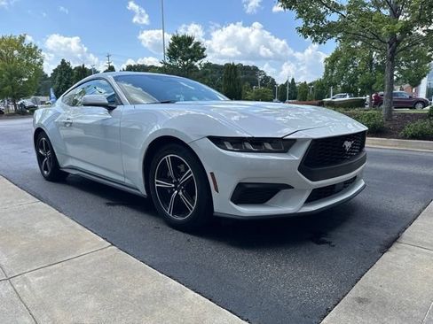 Used 2025 Ford Mustang Coupe RWD image 7