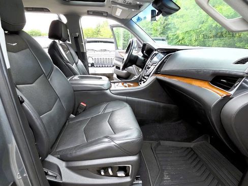 Used 2018 Cadillac Escalade ESV Premium Luxury AWD/4WD image 50