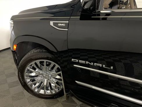 Used 2023 GMC Yukon XL Denali image 40