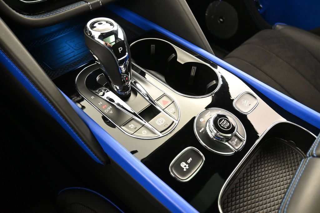 Certified 2025 Bentley Bentayga AWD/4WD image 23