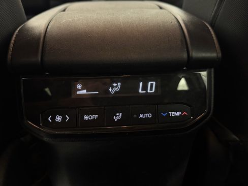 Used 2023 Toyota Highlander LE FWD image 31
