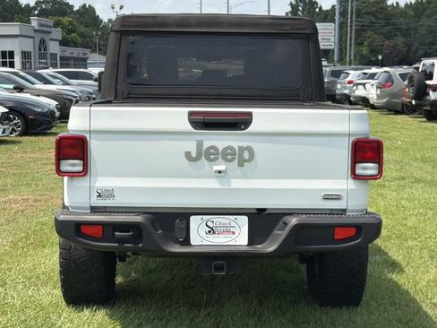 Used 2021 Jeep Gladiator Overland w/ Trailer Tow Package AWD/4WD image 8