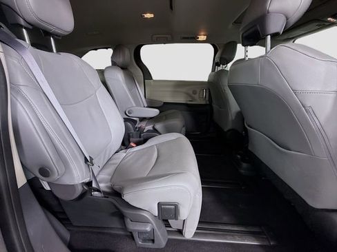 Certified 2024 Toyota Sienna Limited image 30