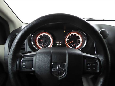 Used 2016 Dodge Grand Caravan SXT image 11