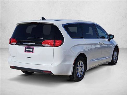 New 2025 Chrysler Voyager LX image 5