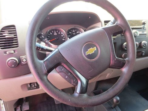 Used 2013 Chevrolet Silverado 2500 W/T AWD/4WD image 9