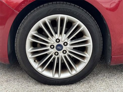 Used 2016 Ford Fusion SE w/ Equipment Group 202A image 6