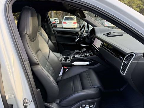 Used 2020 Porsche Cayenne Turbo image 14