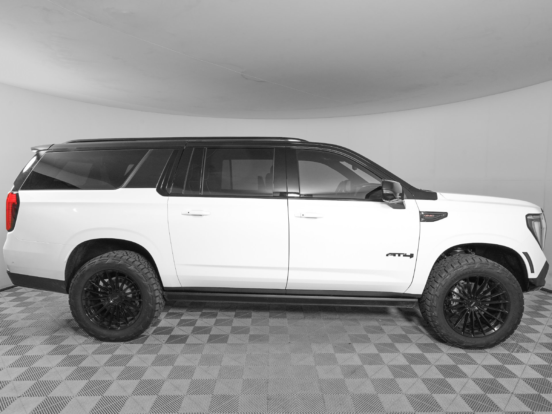 Used 2026 GMC Yukon XL AT4 Ultimate w/ LPO, Floor Liner Package AWD/4WD image 3