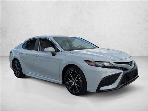 Certified 2024 Toyota Camry SE FWD image 3