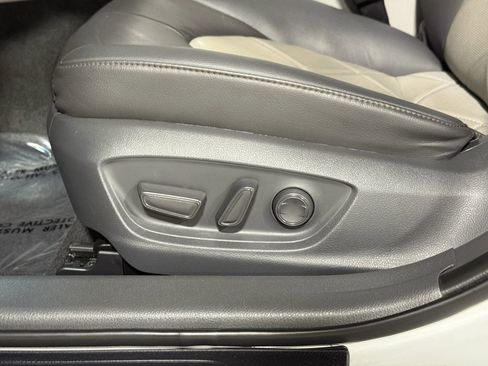 Used 2019 Toyota Camry XLE FWD image 13