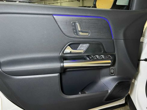 Used 2025 Mercedes-Benz GLA 250 4MATIC image 21