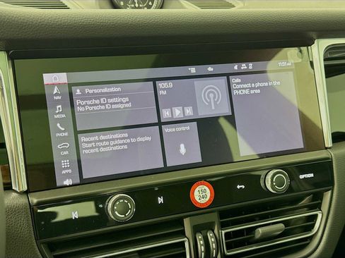 New 2025 Porsche Macan image 18