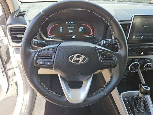 Used 2025 Hyundai Venue SEL FWD image 18