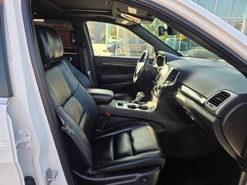 Used 2022 Jeep Grand Cherokee Limited image 11