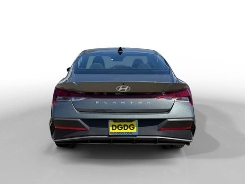 Certified 2026 Hyundai Elantra SE FWD image 4