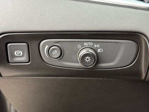 Used 2019 Buick Enclave Premium image 25