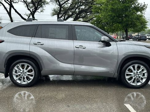 New 2026 Toyota Highlander Limited AWD/4WD image 10