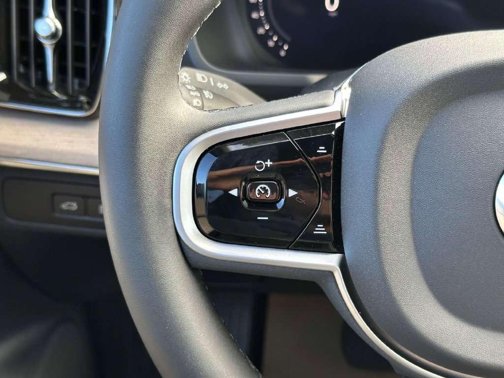 New 2026 Volvo XC90 T8 Plus w/ Protection Package Premier AWD/4WD image 8
