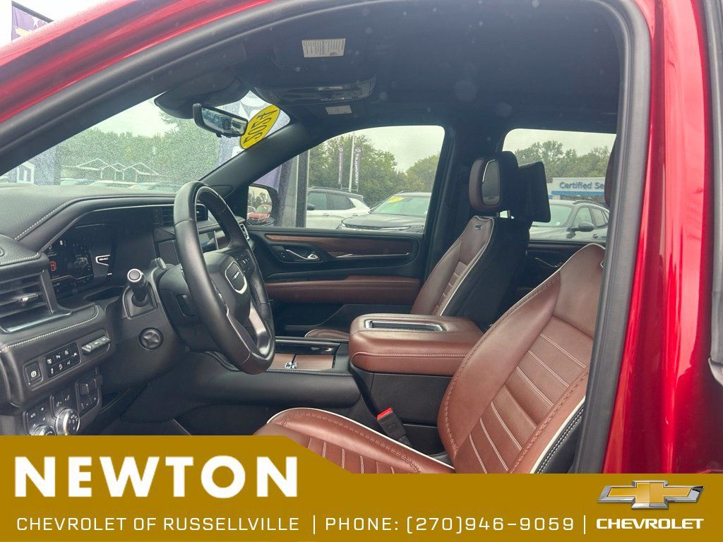 Used 2024 GMC Yukon XL Denali Ultimate AWD/4WD image 4