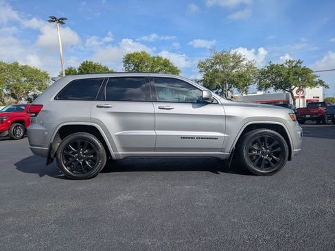 Used 2019 Jeep Grand Cherokee Altitude image 3
