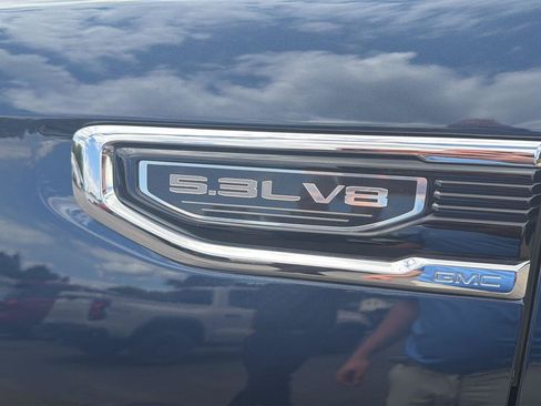 Used 2022 GMC Sierra 1500 SLT w/ SLT Premium Plus Package AWD/4WD image 9