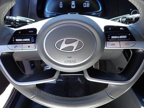 Used 2025 Hyundai Elantra Sport FWD image 14